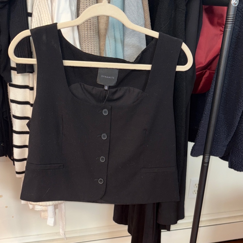 Dynamite Elegant Black Sleeveless Top